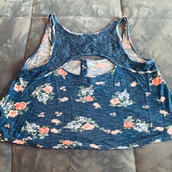 2 pack, crop tops. - Picture 10 of 12